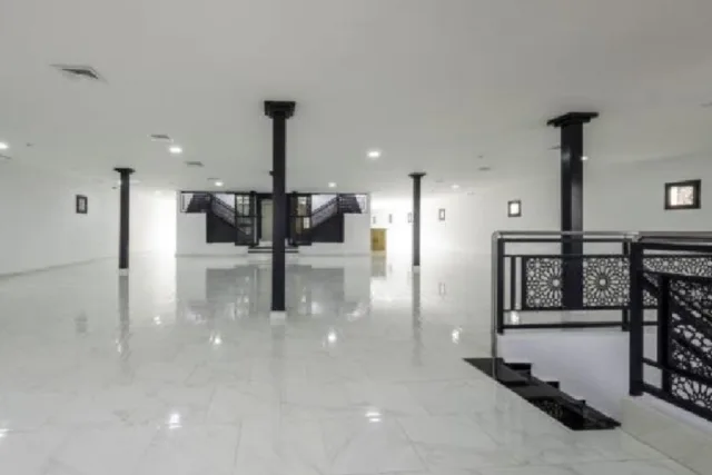Operational Commercial Mall with 11 Shops near Jemaa el-Fna - 3
