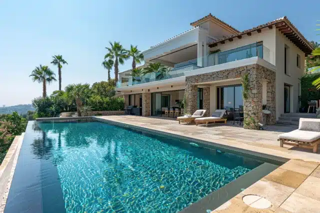 Marrakech property investment villa with infinity pool and palm trees.